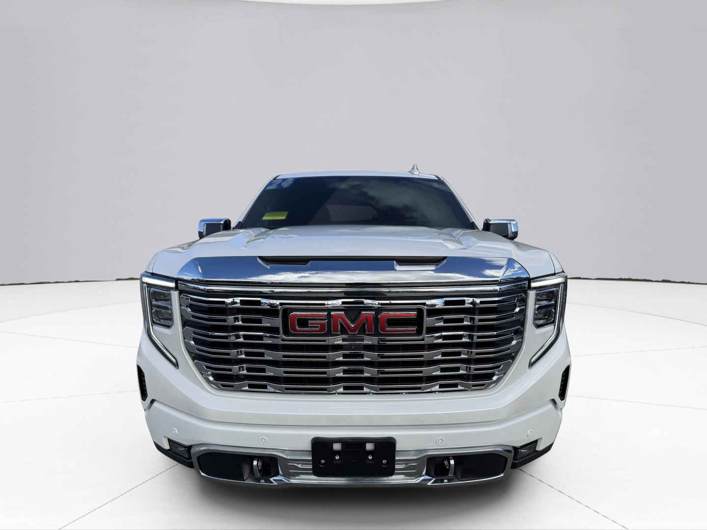 Used 2024 GMC Sierra 1500 Denali w/ Denali Reserve Package AWD/4WD image 8