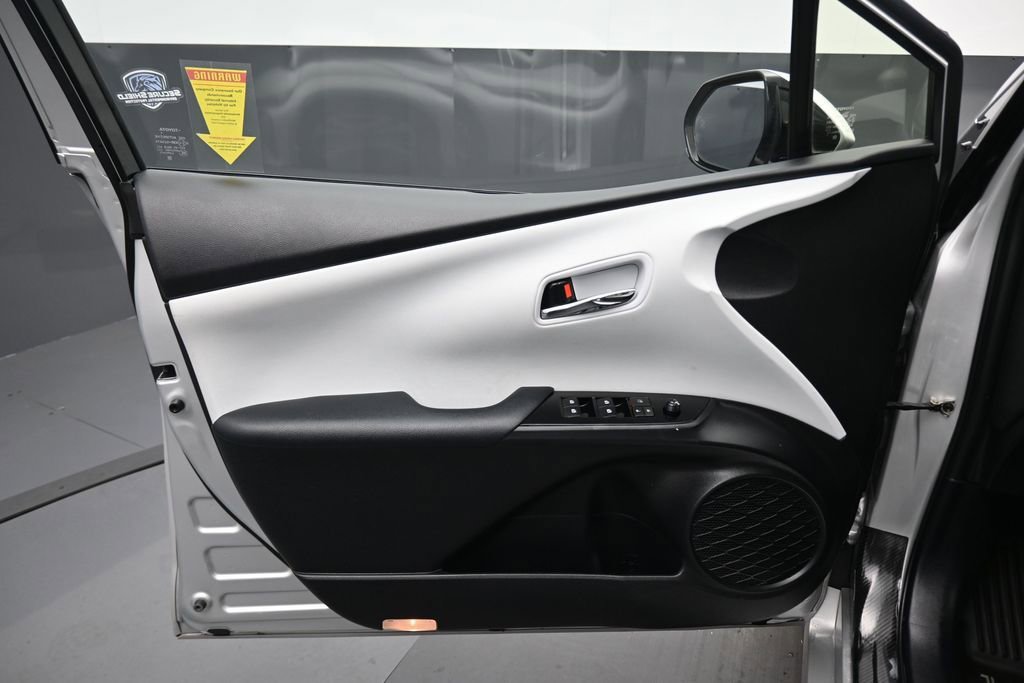 Used 2017 Toyota Prius Prime Premium FWD image 9