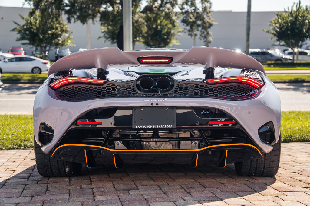 Used 2024 McLaren 750S RWD image 5