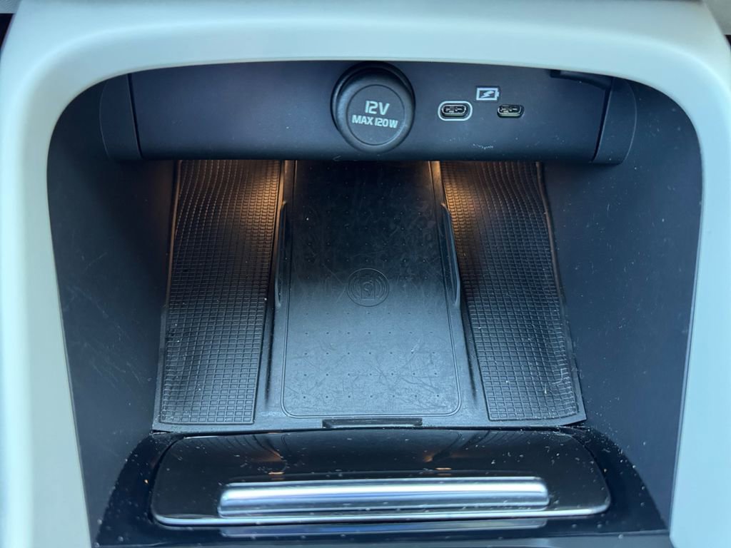 Certified 2024 Volvo XC40 B5 Plus w/ Protection Package Premier AWD/4WD image 19