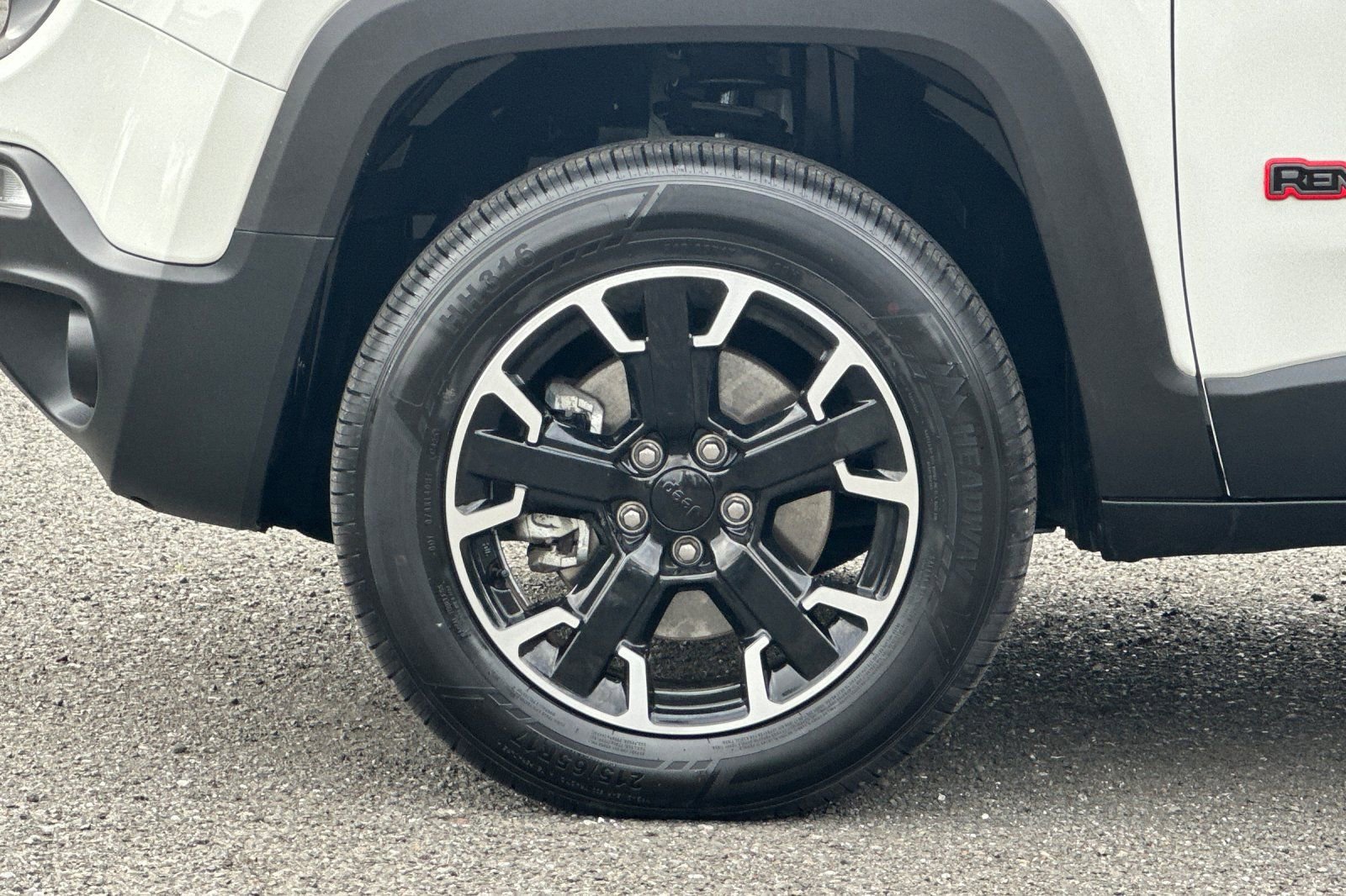 Used 2023 Jeep Renegade Trailhawk image 25