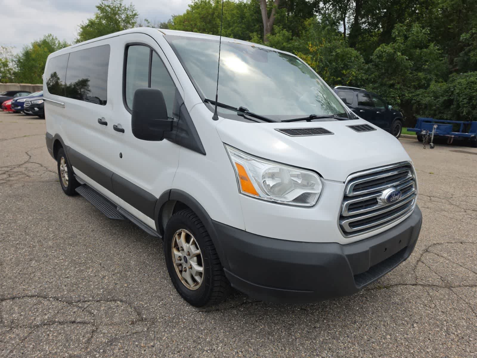Used 2016 Ford Transit 150 XLT RWD image 4