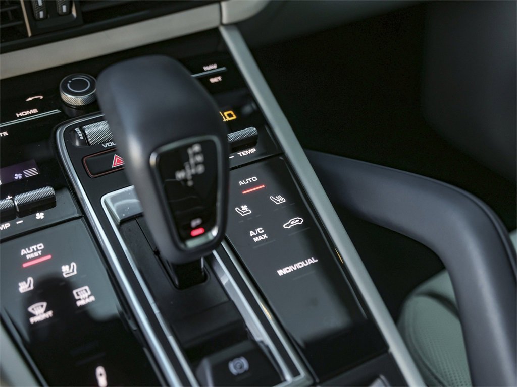 Certified 2023 Porsche Cayenne Platinum Edition image 27