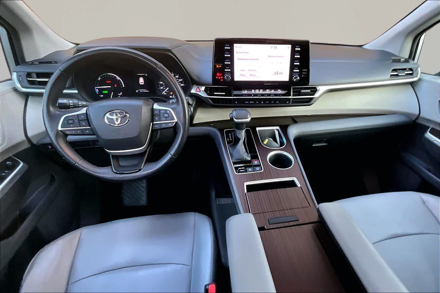 Certified 2023 Toyota Sienna XLE FWD image 16