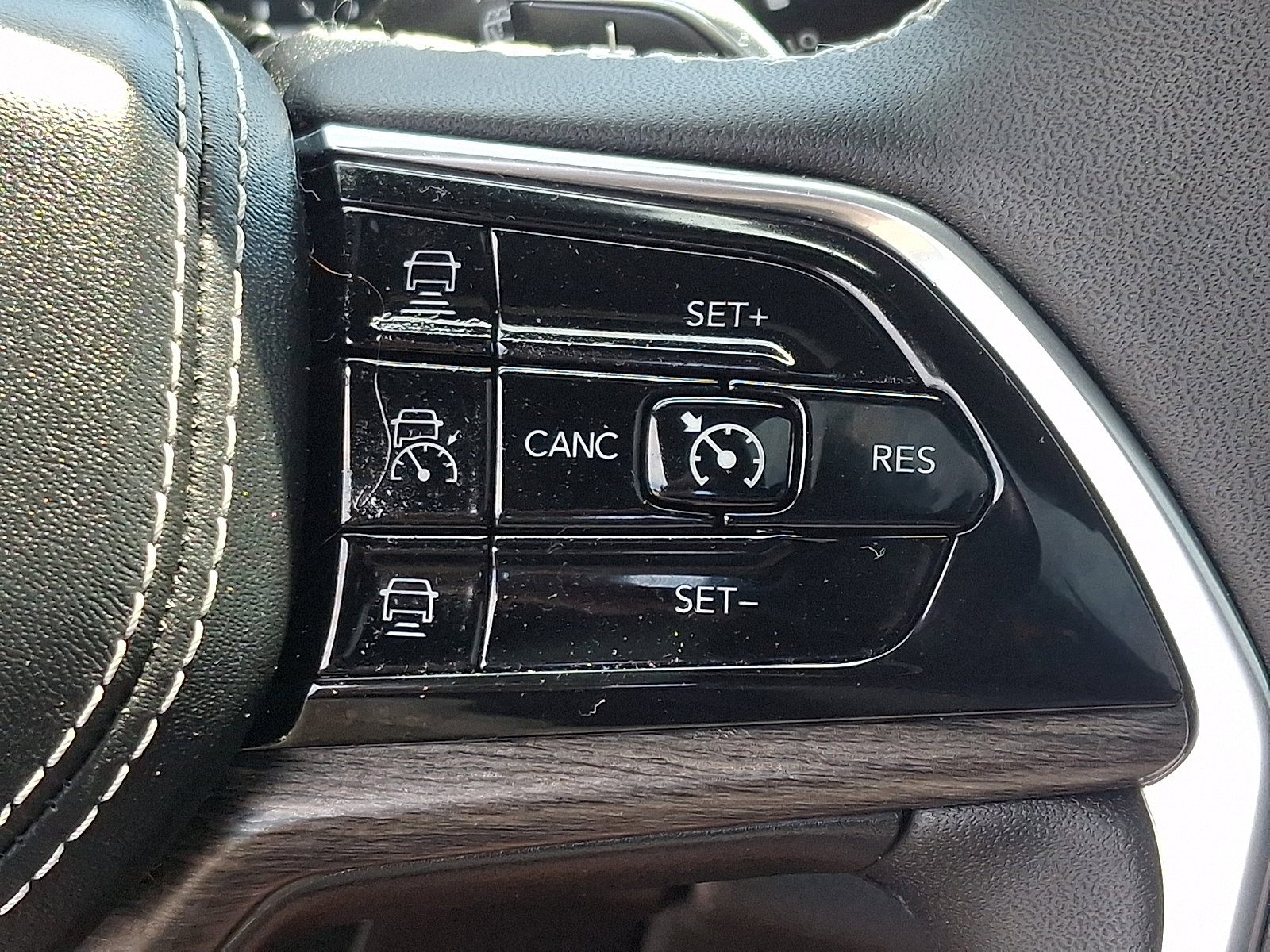 Used 2023 Jeep Grand Cherokee L Overland AWD/4WD image 24