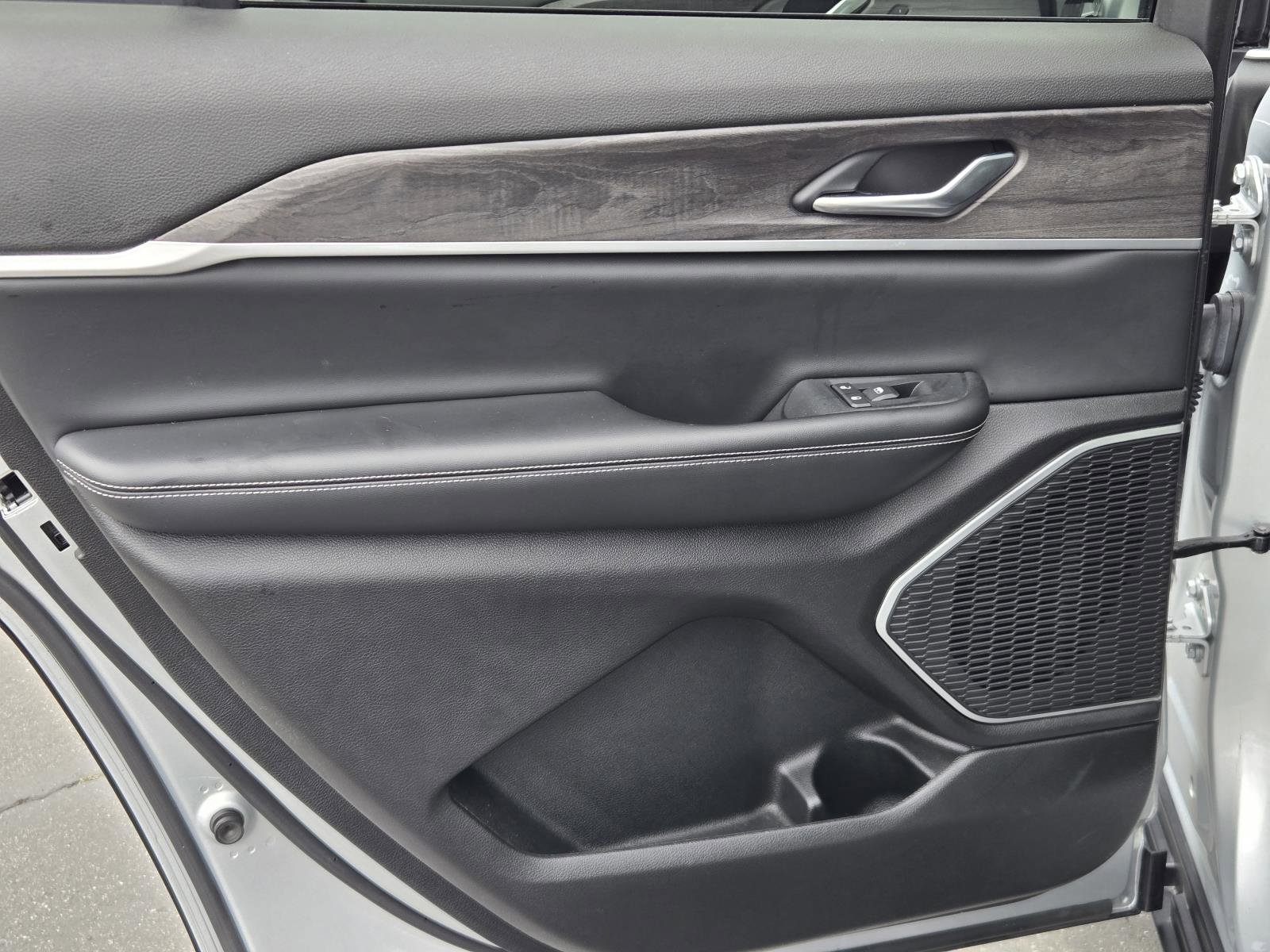 Certified 2022 Jeep Grand Cherokee L Limited RWD image 25