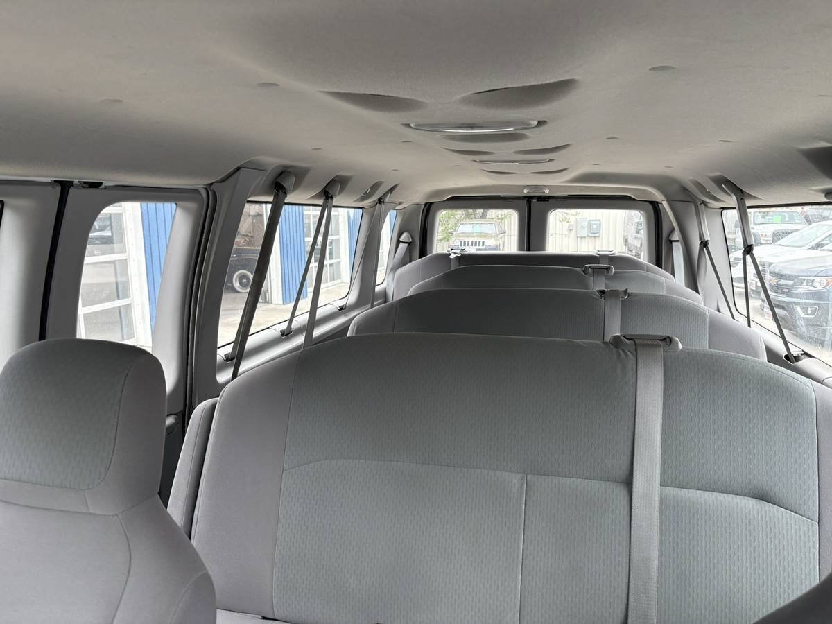 Used 2010 Ford E-350 and Econoline 350 XLT RWD image 10
