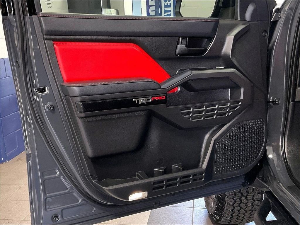 Used 2025 Toyota Tacoma TRD Pro AWD/4WD image 9