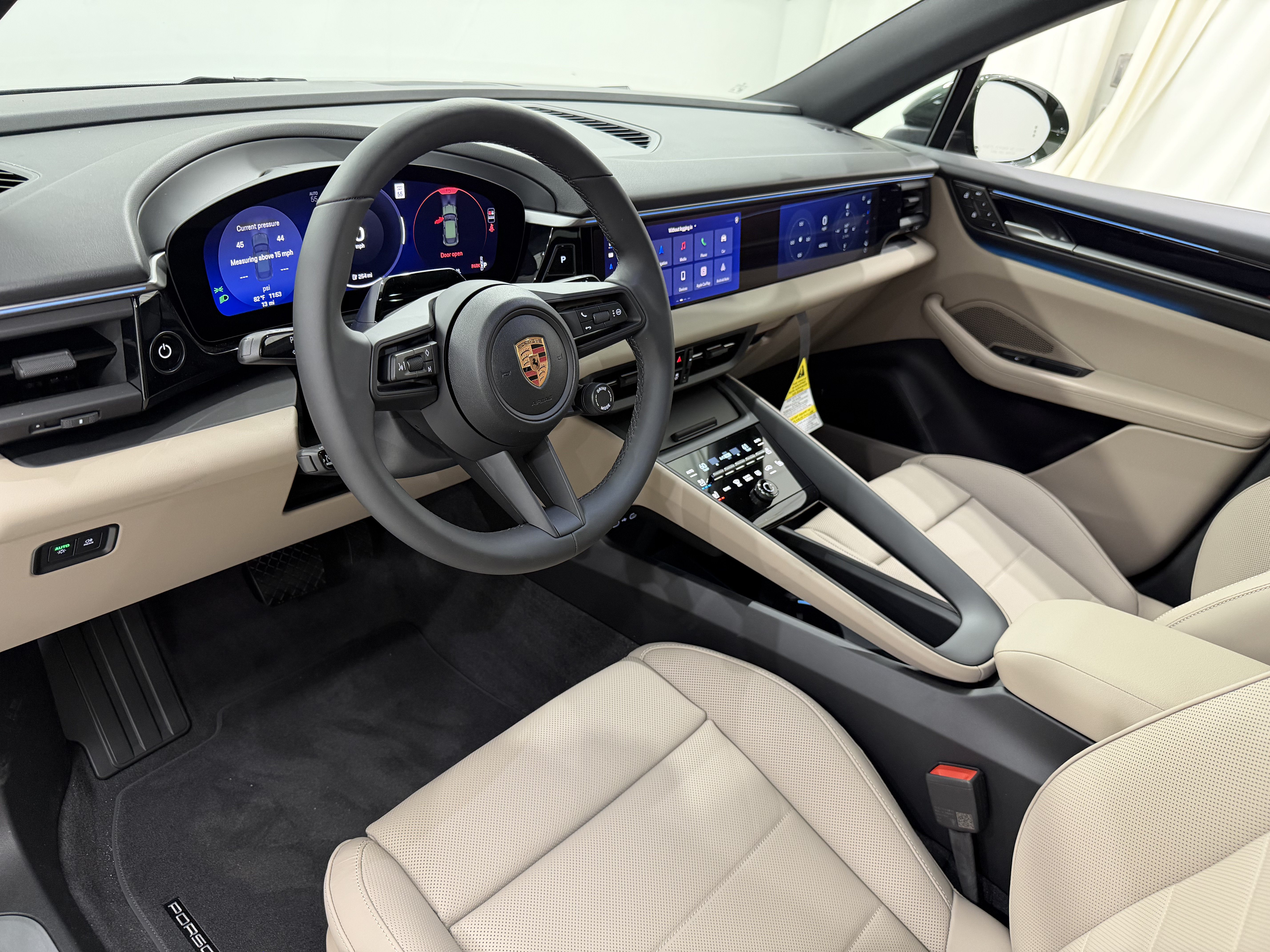 New 2026 Porsche Macan 4 Electric AWD/4WD image 4