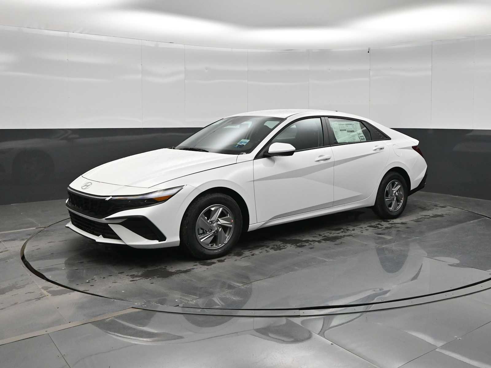 New 2026 Hyundai Elantra SE FWD image 4