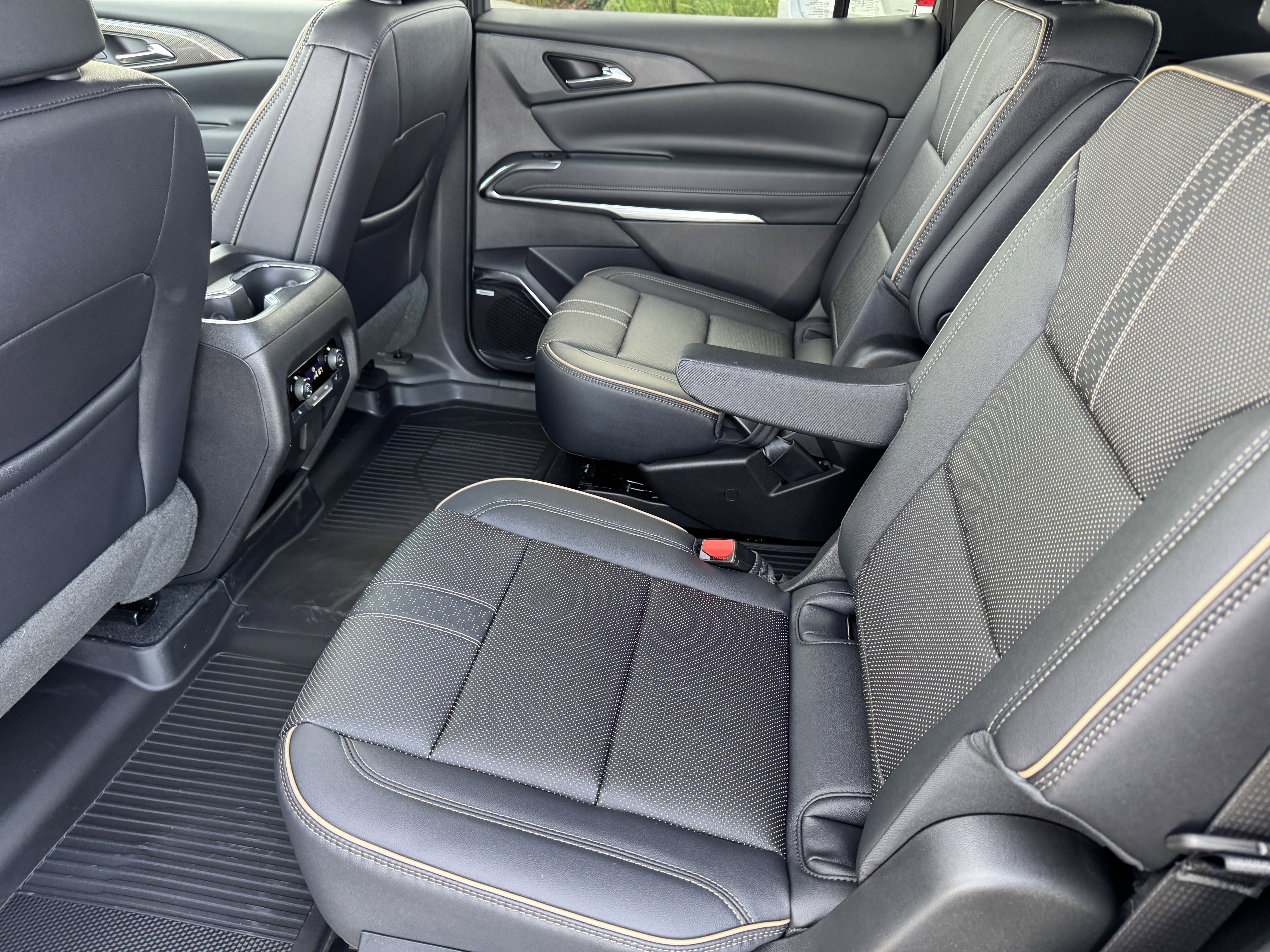 New 2026 Chevrolet Traverse High Country w/ LPO, Floor Liner Package image 16