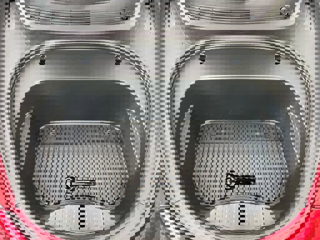 Used 2019 Tesla Model 3 Standard Range image 9