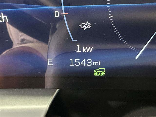 Certified 2024 Cadillac Lyriq Luxury image 33