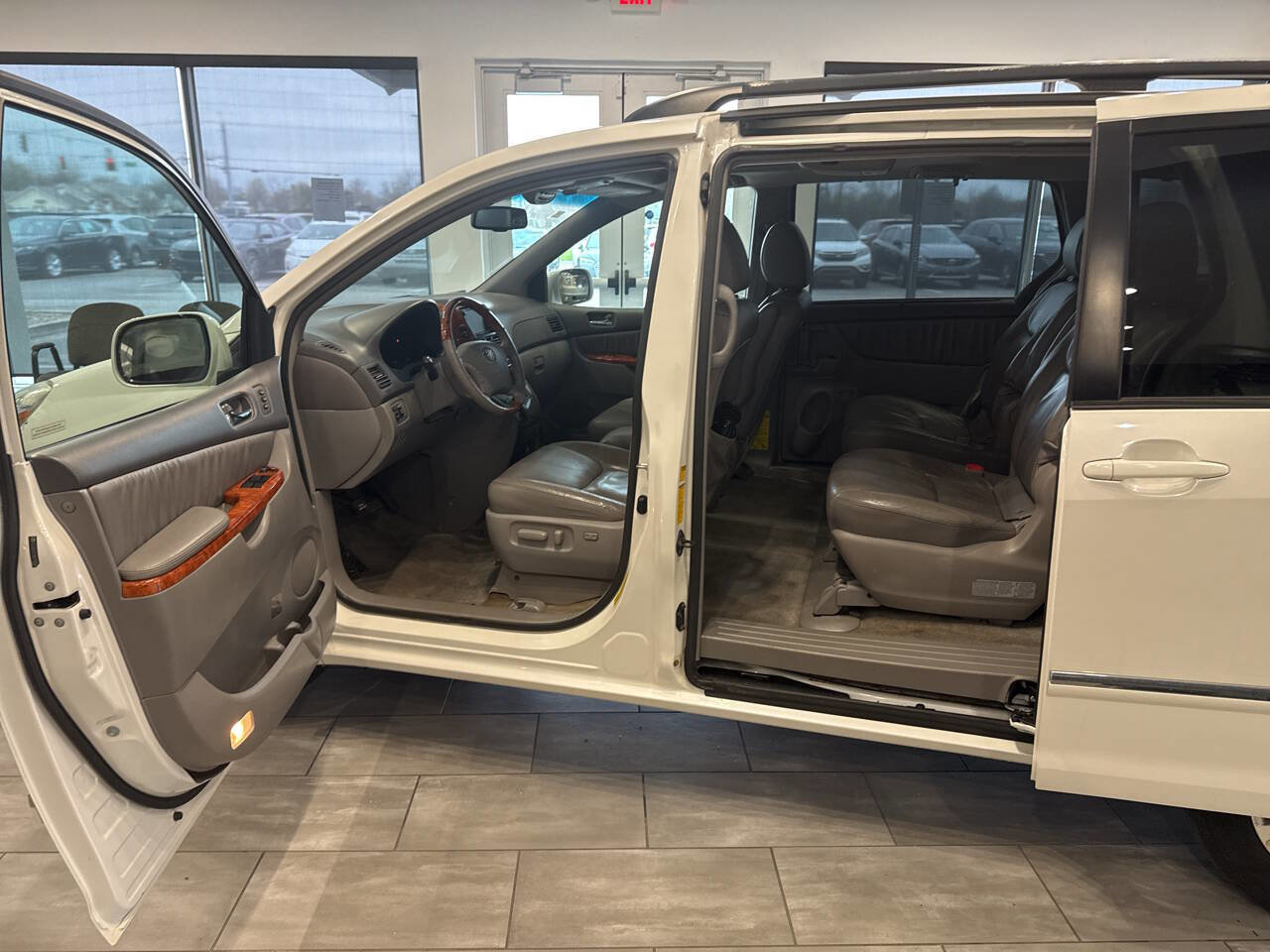 Used 2009 Toyota Sienna XLE Limited image 12
