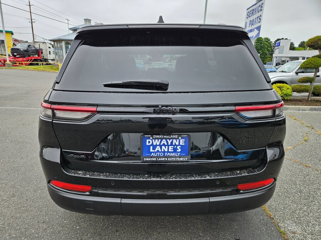 Used 2025 Jeep Grand Cherokee Altitude AWD/4WD image 4