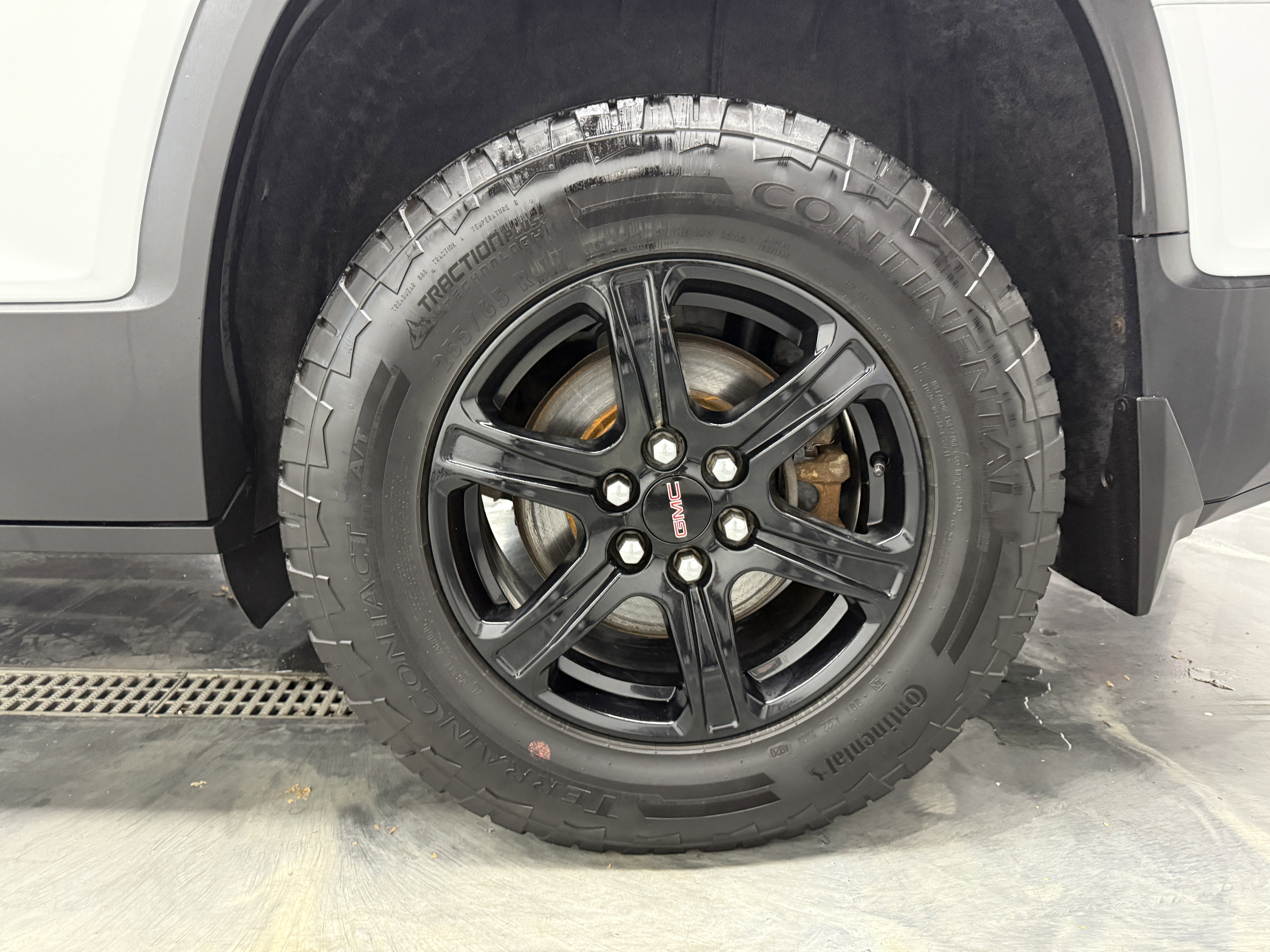 Used 2021 GMC Acadia AT4 image 31