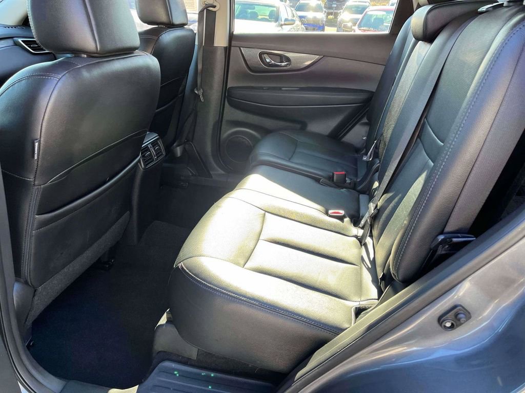 Used 2016 Nissan Rogue SL w/ SL Premium Package image 6