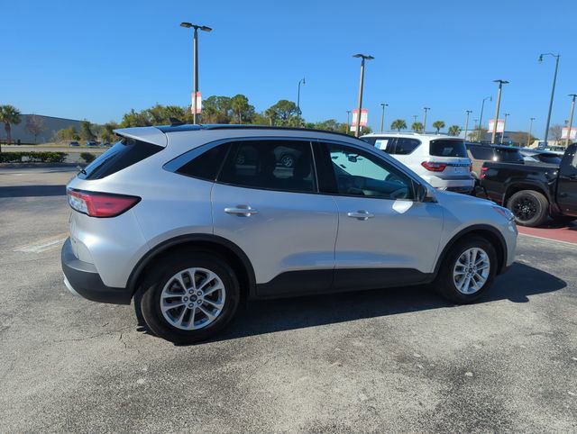 Used 2020 Ford Escape SE image 5