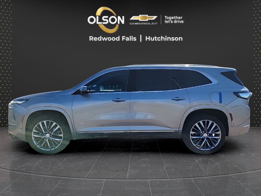 Used 2025 Buick Enclave Avenir image 2