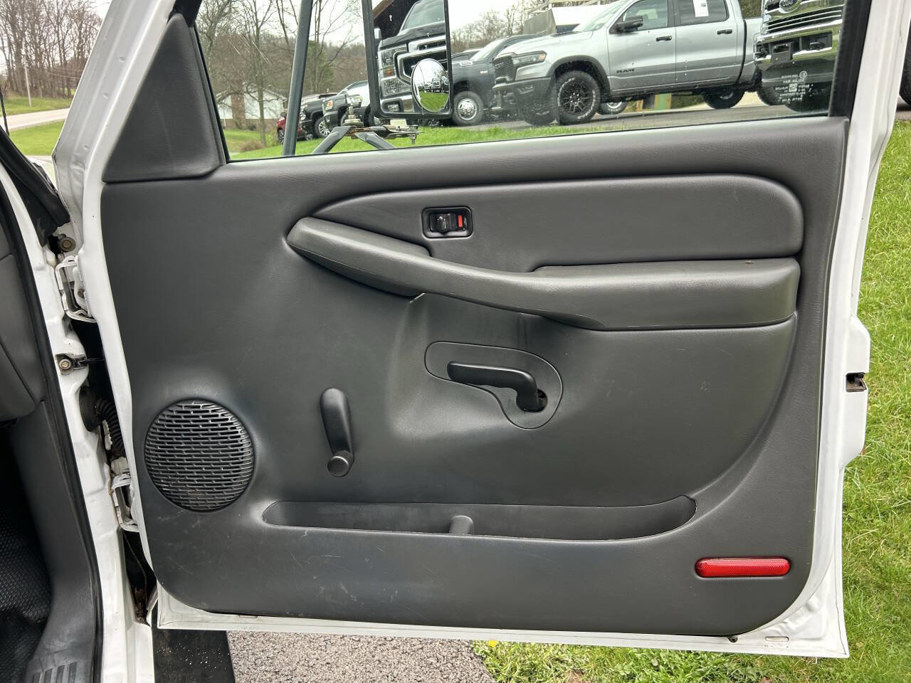 Used 2004 Chevrolet Silverado 3500 2WD Regular Cab image 53