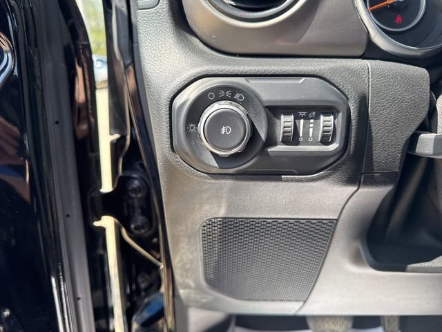 Used 2018 Jeep Wrangler Unlimited Sport image 13