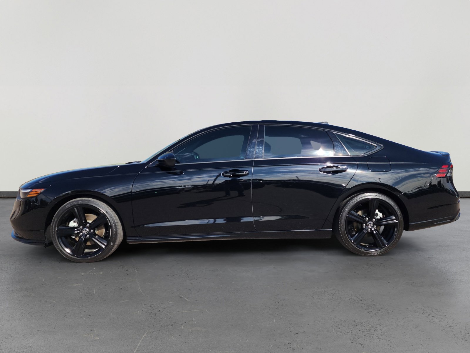 Used 2023 Honda Accord Sport image 2