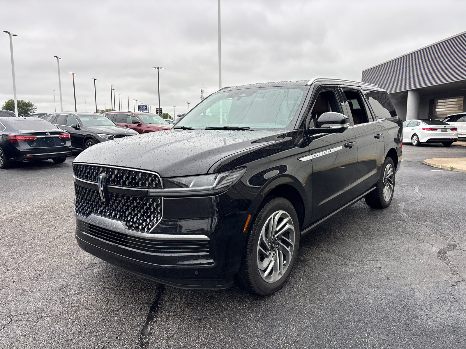 New 2026 Lincoln Navigator L Reserve AWD/4WD image 3