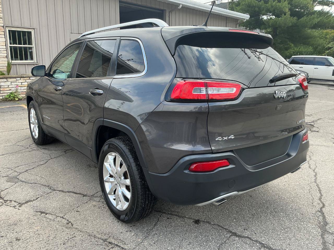 Used 2014 Jeep Cherokee Limited AWD/4WD image 5