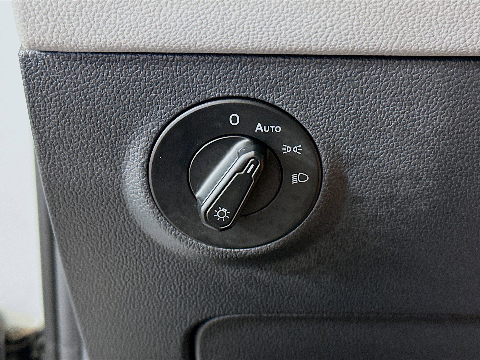 Used 2024 Volkswagen Taos SE image 17