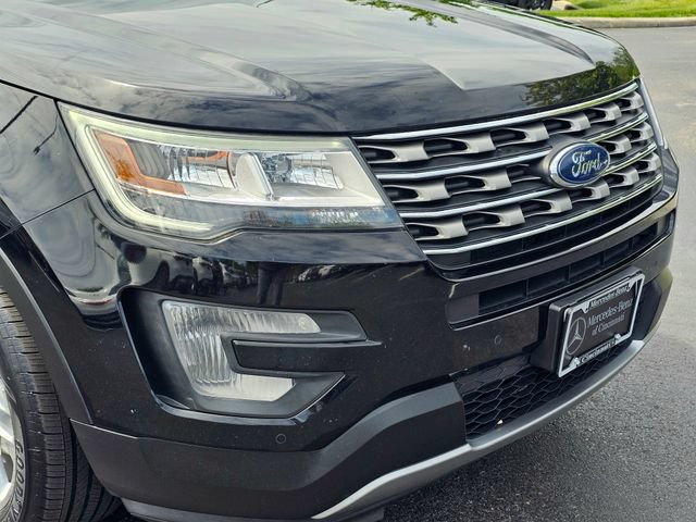Used 2017 Ford Explorer XLT w/ Equipment Group 202A FWD image 3