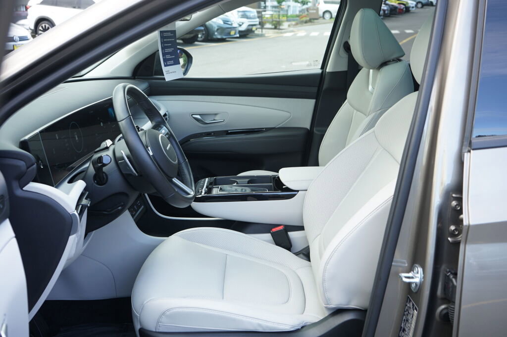 Certified 2025 Hyundai Tucson Limited AWD/4WD image 17