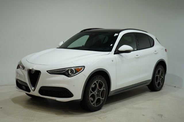 Used 2023 Alfa Romeo Stelvio Ti AWD/4WD image 3