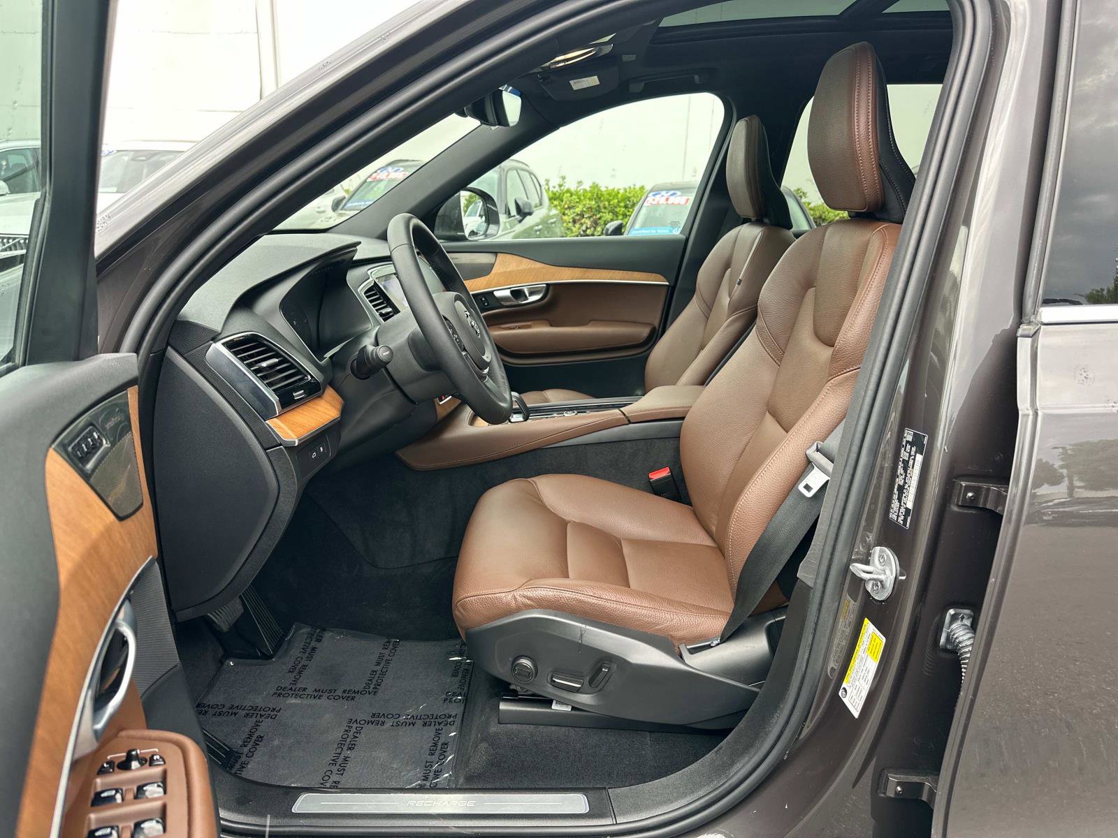 Certified 2024 Volvo XC90 T8 Plus image 17