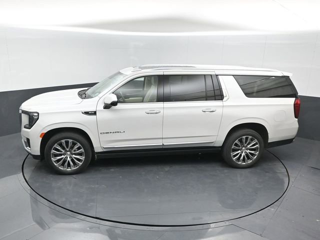 Used 2021 GMC Yukon XL Denali w/ Denali Premium Package image 12