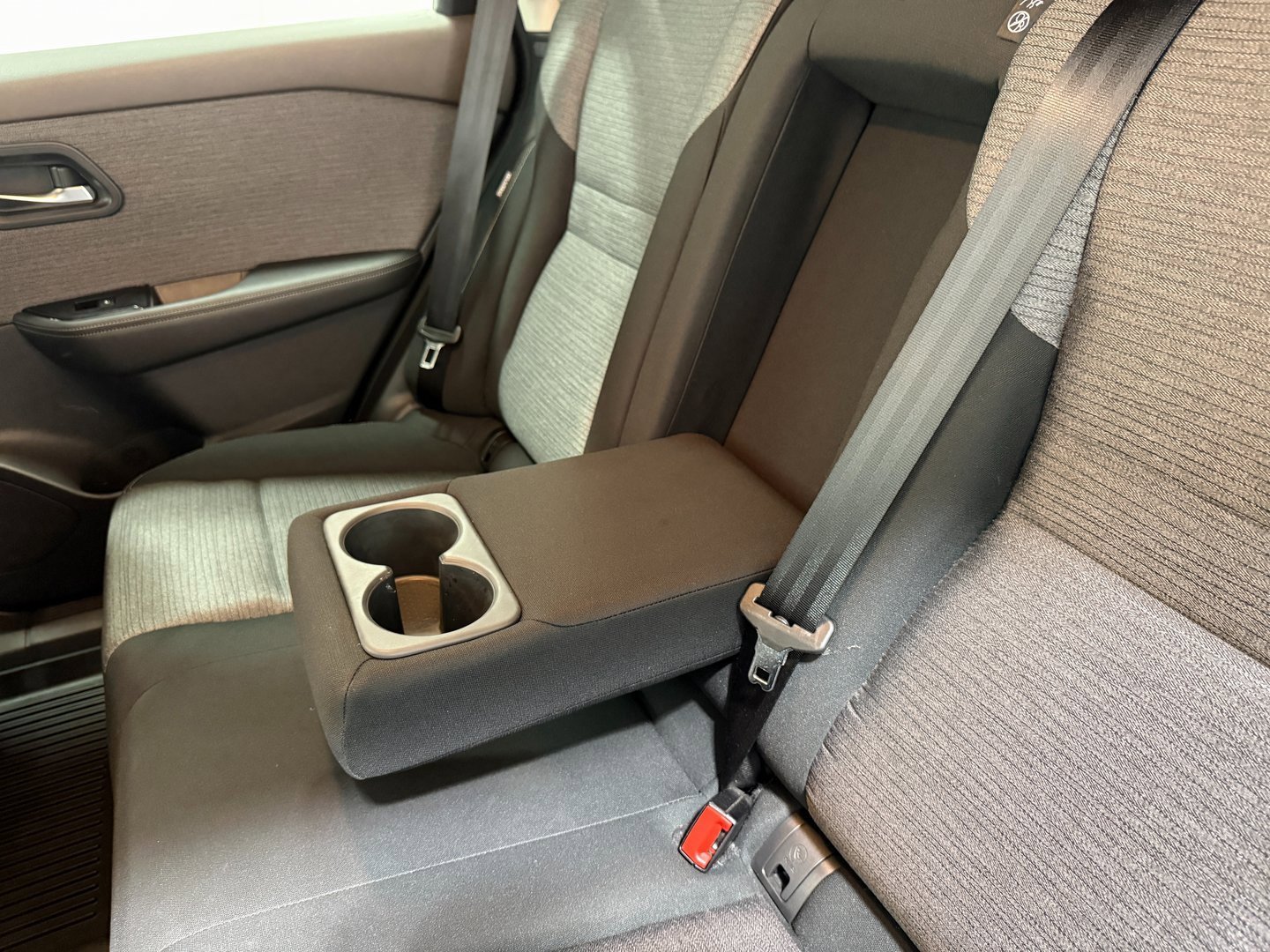 Used 2022 Nissan Rogue SV image 45