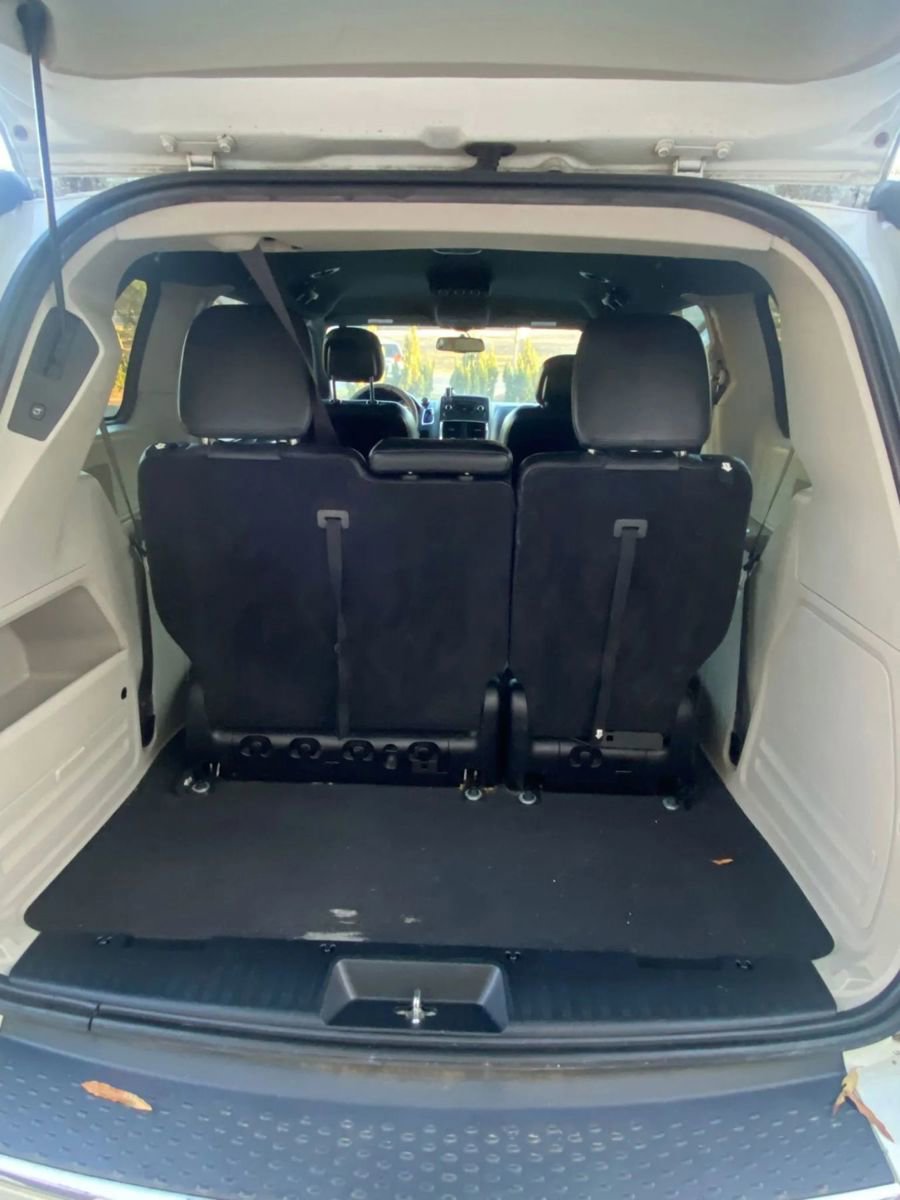 Used 2017 Dodge Grand Caravan SXT image 17