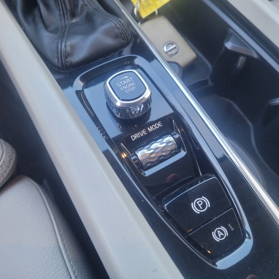 Used 2018 Volvo XC60 T5 Inscription image 25