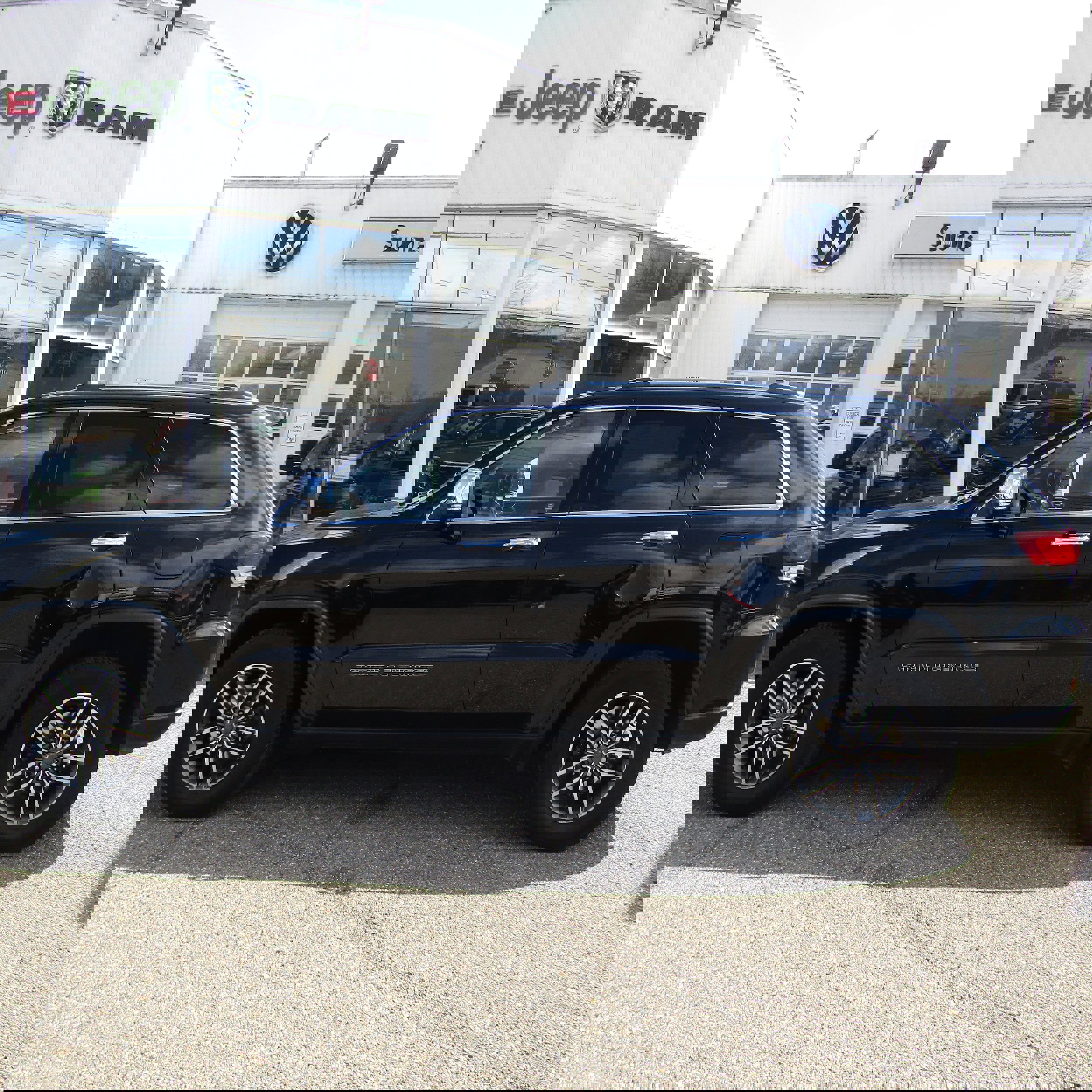 Used 2020 Jeep Grand Cherokee Limited image 2