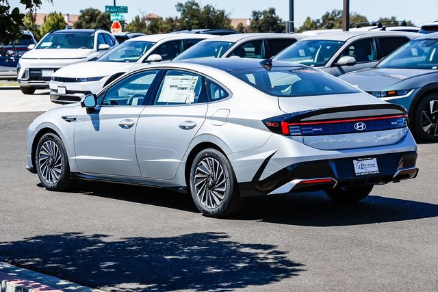 New 2026 Hyundai Sonata Limited FWD image 2