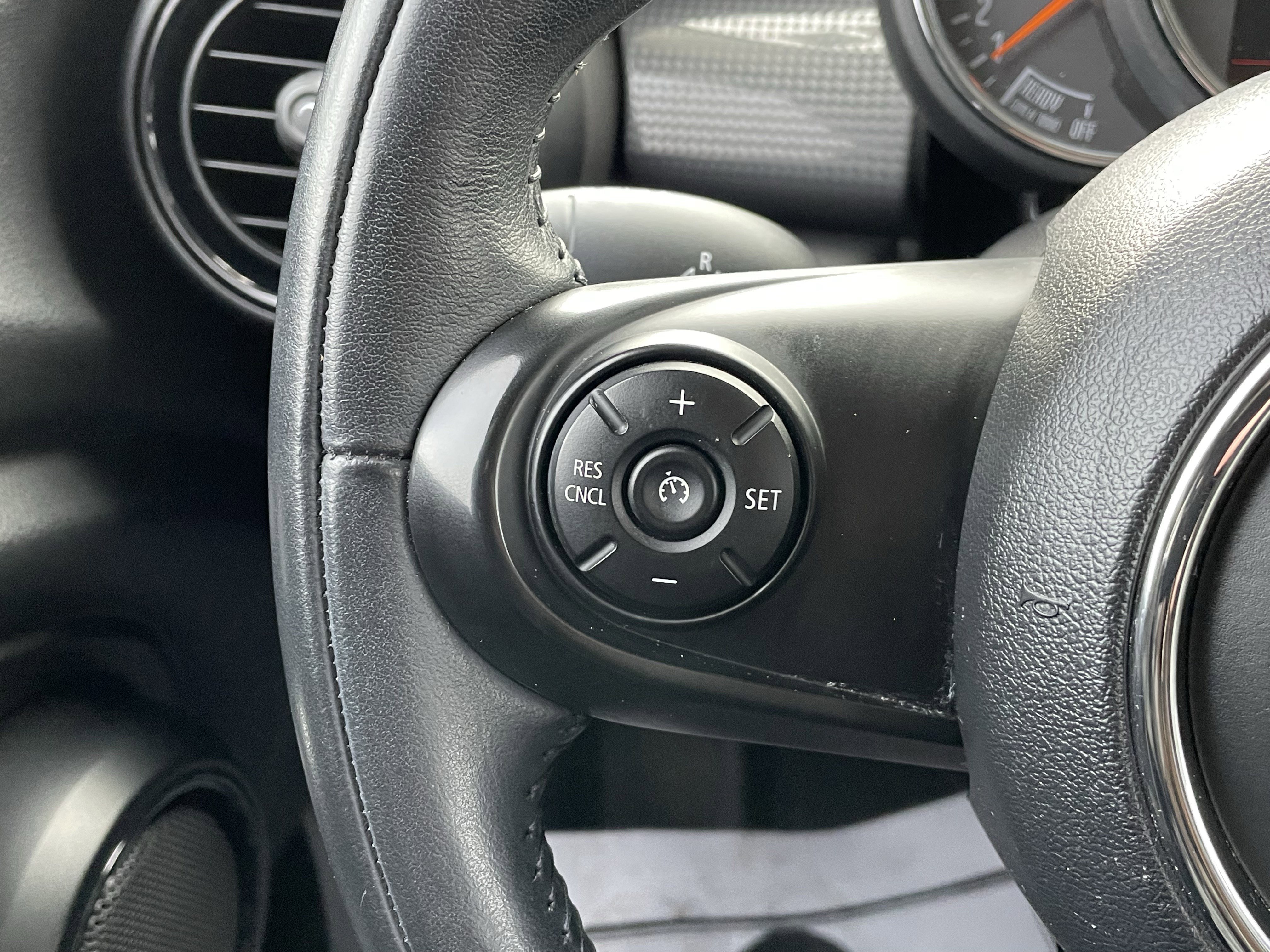 Used 2020 MINI Cooper 4-Door Hardtop w/ Storage Package image 19