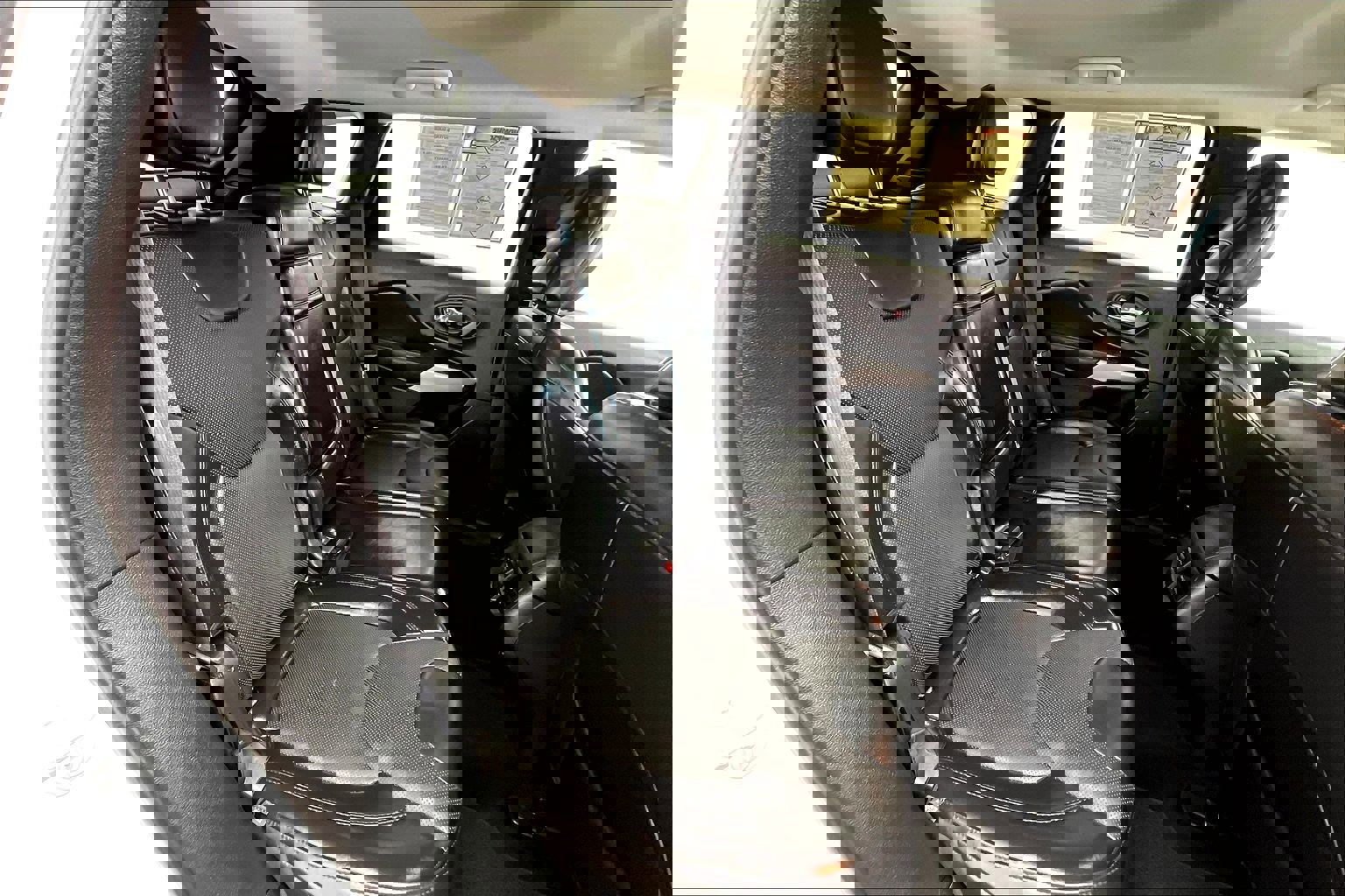 Used 2017 Jeep Cherokee Overland w/ Technology Group image 18