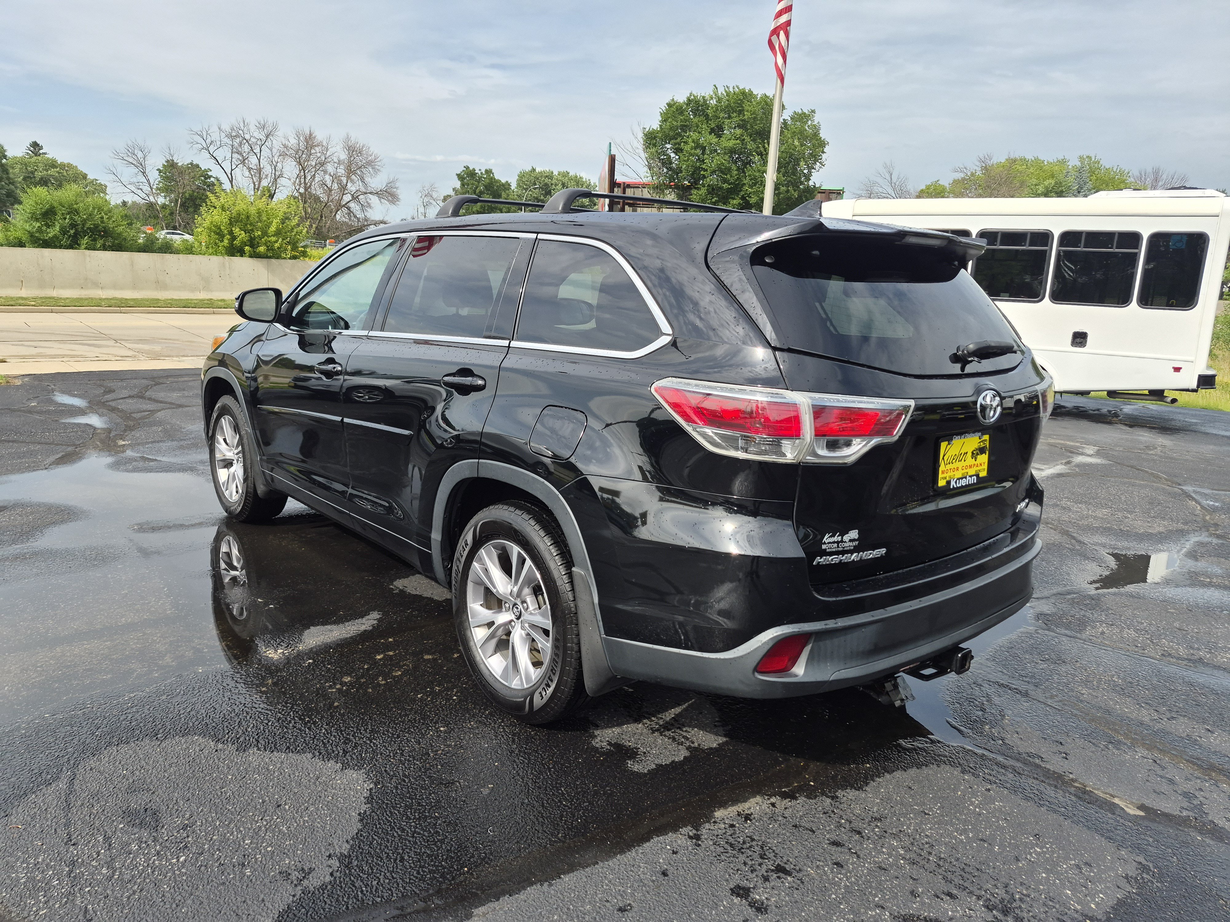 Used 2016 Toyota Highlander Plus AWD/4WD image 6