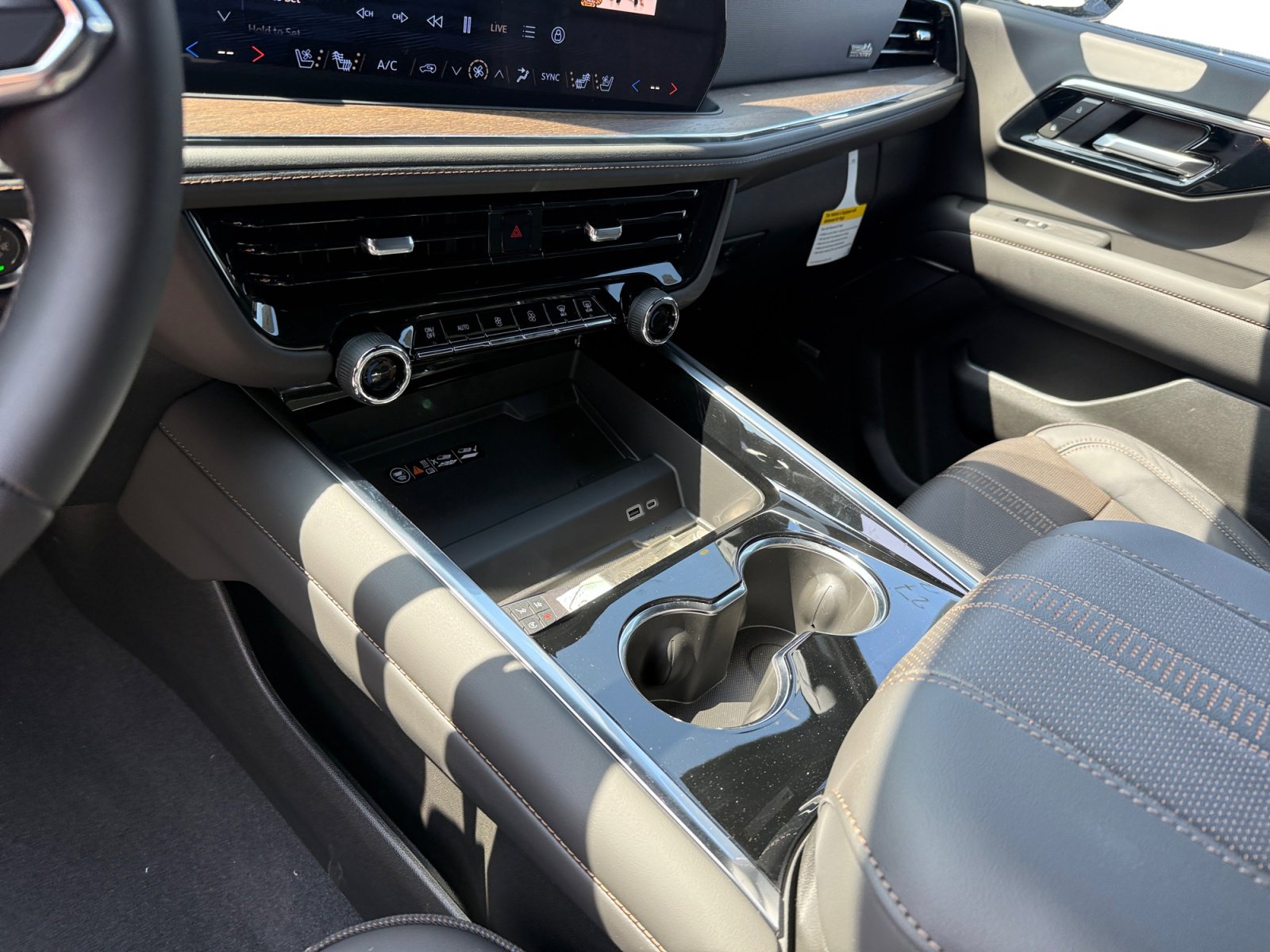 New 2026 Chevrolet Tahoe High Country AWD/4WD image 13