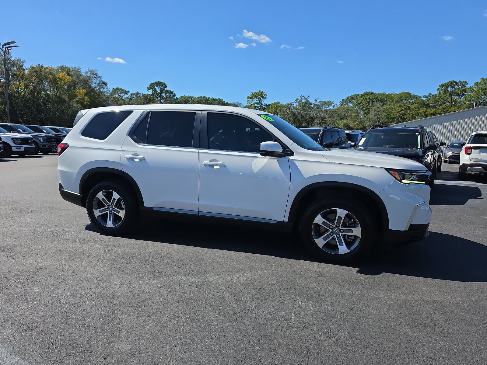 Used 2025 Honda Pilot EX-L image 2