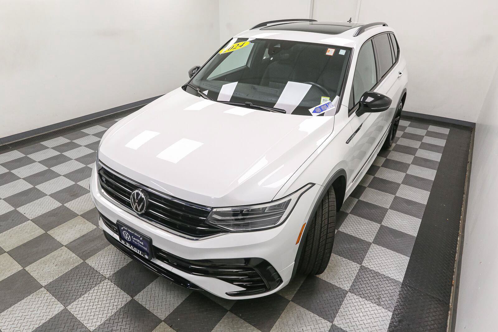 Certified 2024 Volkswagen Tiguan SE R-Line AWD/4WD image 7