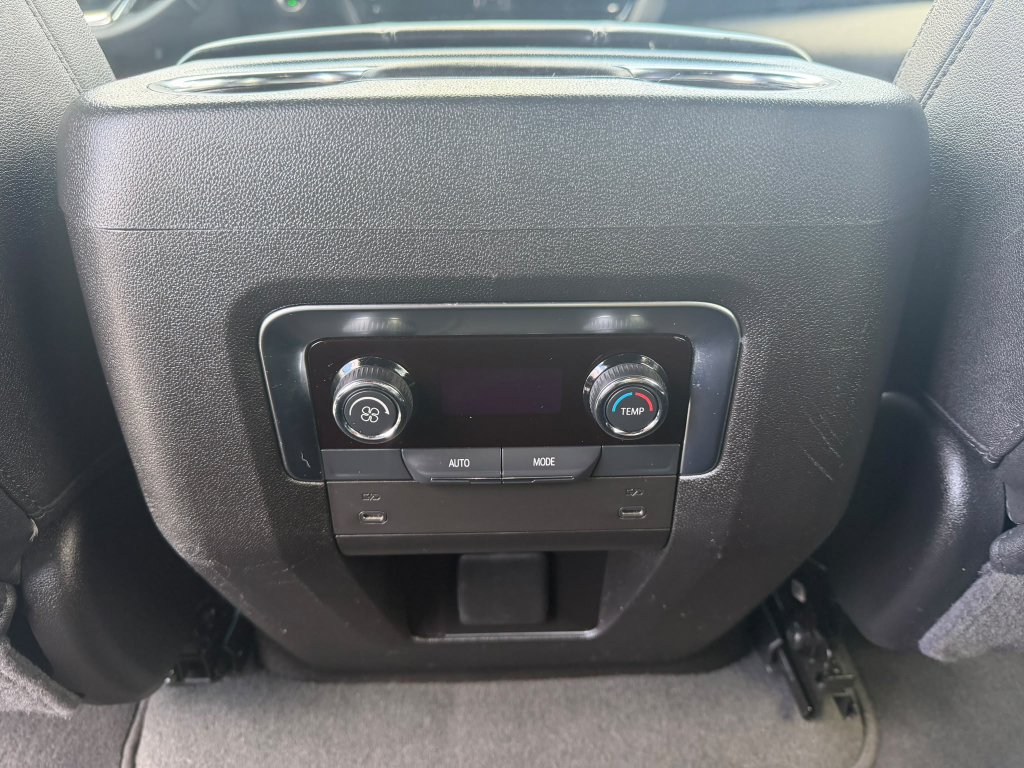 Used 2025 Chevrolet Suburban LT AWD/4WD image 17