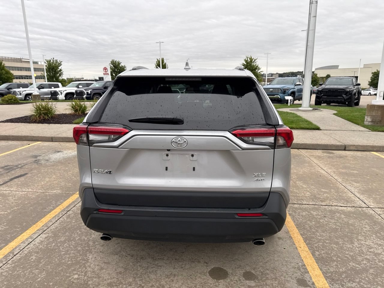 Used 2025 Toyota RAV4 XLE AWD/4WD image 5