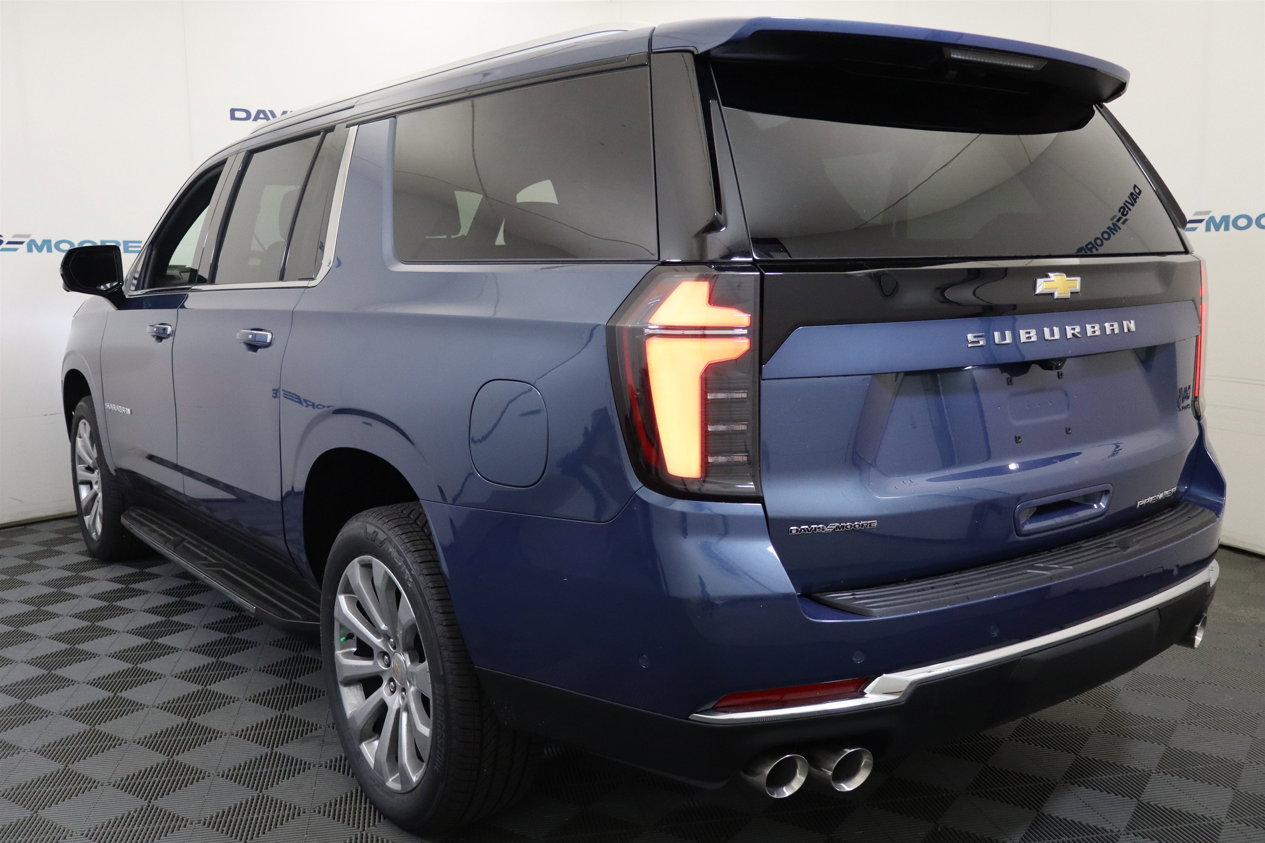 New 2025 Chevrolet Suburban Premier image 9