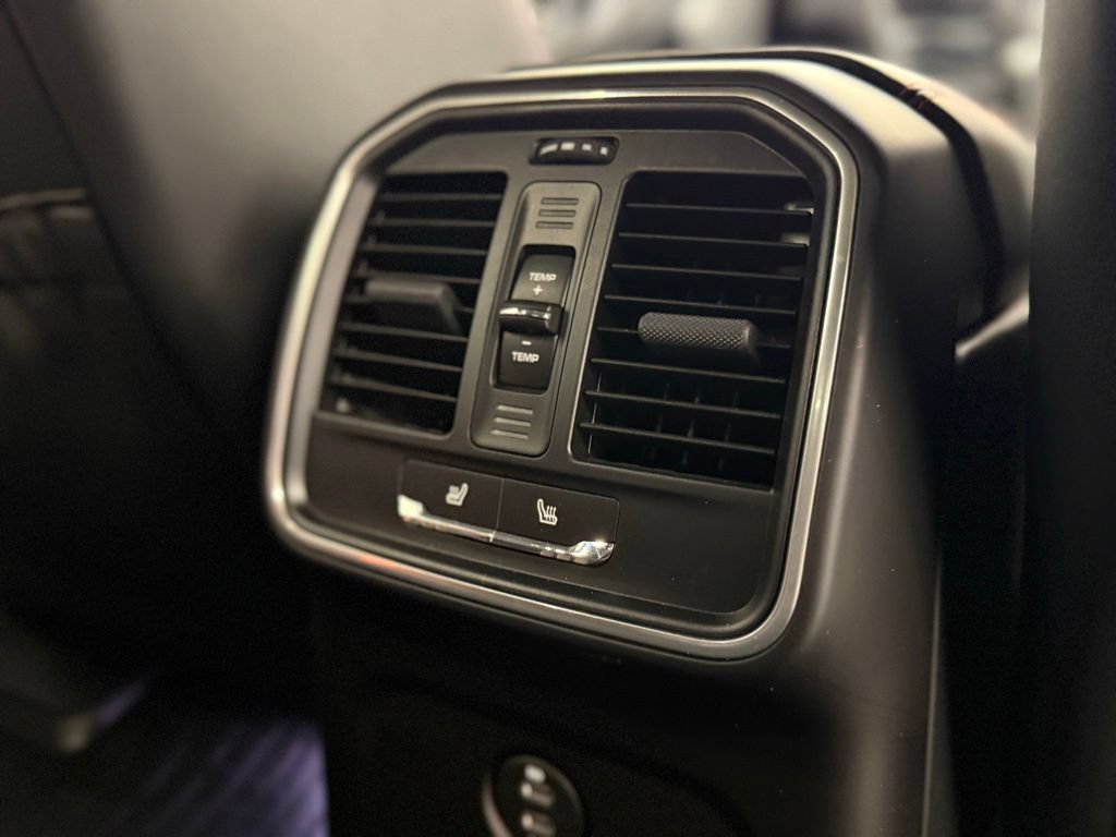 New 2025 Porsche Macan AWD/4WD image 28