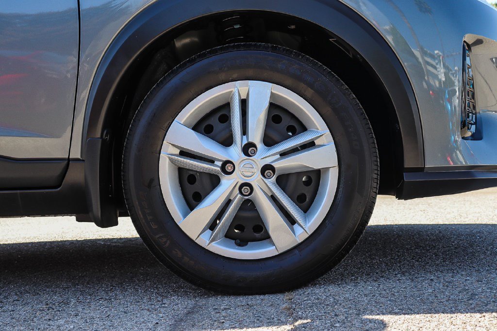 Certified 2025 Nissan Kicks Play S FWD image 11